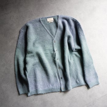 <img class='new_mark_img1' src='https://img.shop-pro.jp/img/new/icons14.gif' style='border:none;display:inline;margin:0px;padding:0px;width:auto;' />YOKE/ GRADATION JACQUARD CARDIGAN 