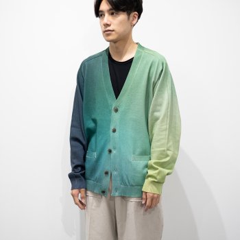 <img class='new_mark_img1' src='https://img.shop-pro.jp/img/new/icons14.gif' style='border:none;display:inline;margin:0px;padding:0px;width:auto;' />YOKE/ GRADATION PRINTED CARDIGAN 