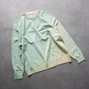 <img class='new_mark_img1' src='https://img.shop-pro.jp/img/new/icons14.gif' style='border:none;display:inline;margin:0px;padding:0px;width:auto;' />YOKE/ GRADATION PRINTED SWEATER 