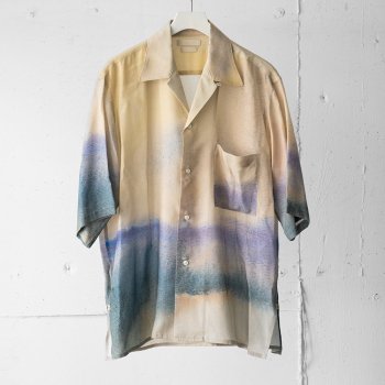<img class='new_mark_img1' src='https://img.shop-pro.jp/img/new/icons14.gif' style='border:none;display:inline;margin:0px;padding:0px;width:auto;' />YOKE/ LANDSCAPE PRINTED OPEN COLLAR SHIRT 