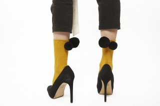 LONG POMPOM SOCKS<br>YELLOWBLACKξʲ