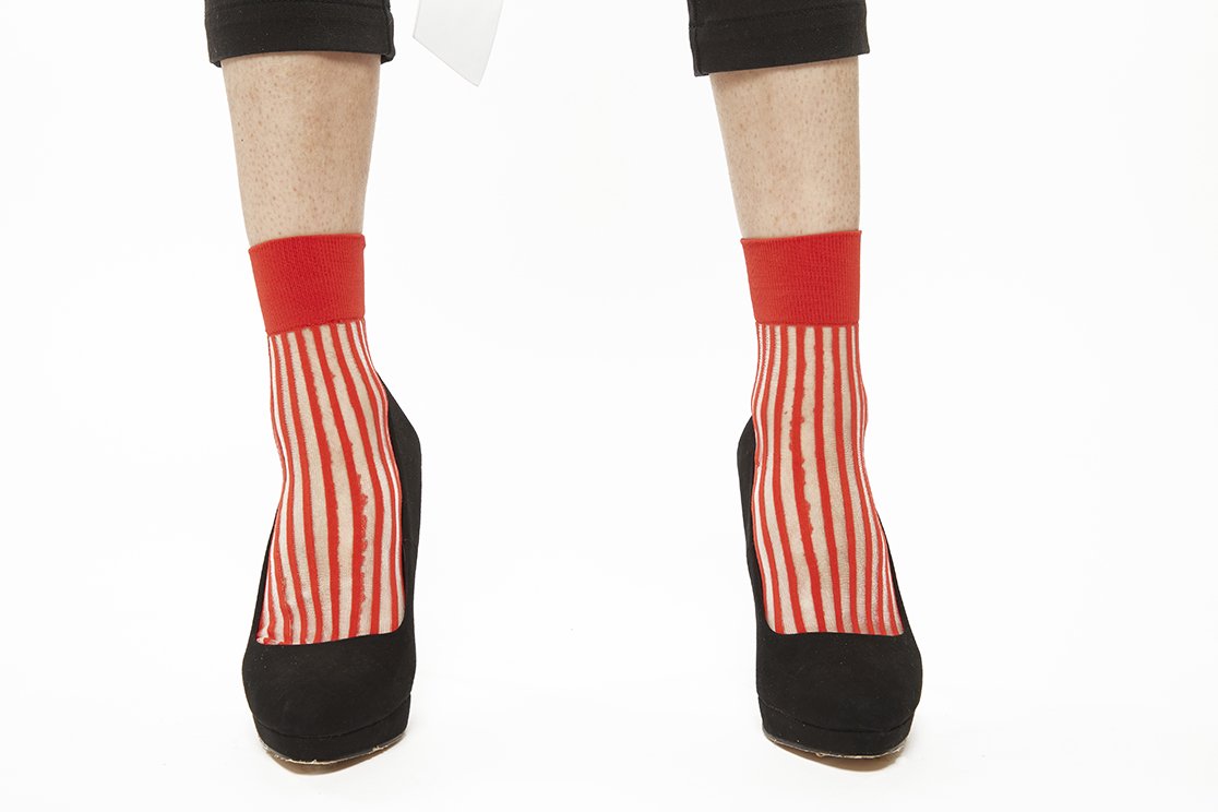 <img class='new_mark_img1' src='https://img.shop-pro.jp/img/new/icons41.gif' style='border:none;display:inline;margin:0px;padding:0px;width:auto;' />STRIPED SEE-THROUGH SOCKS<br> RED