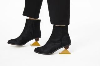 FLEITRIANGLE HEEL BOOTS<br>BLACKYELLOWξʲ