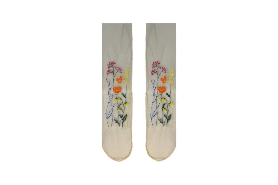 FLOWER EMBROIDERY SHEER SOCKS<br>BEIGE<img class='new_mark_img2' src='https://img.shop-pro.jp/img/new/icons5.gif' style='border:none;display:inline;margin:0px;padding:0px;width:auto;' />
