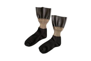 LAME COLORED BLOCKED FAUX LEATHER SOCKS<br>GOLD×BLACKの商品画像