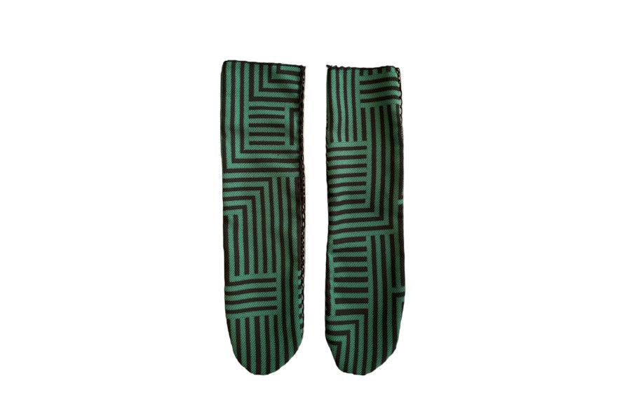 GEOMETRIC TULLE SOCKS<br>GREEN<img class='new_mark_img2' src='https://img.shop-pro.jp/img/new/icons5.gif' style='border:none;display:inline;margin:0px;padding:0px;width:auto;' />