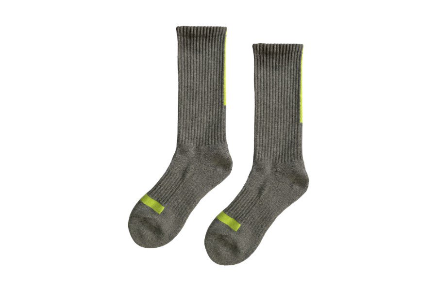 UNISEX/LINE SPORTS SOCKS<br>GRAY<img class='new_mark_img2' src='https://img.shop-pro.jp/img/new/icons5.gif' style='border:none;display:inline;margin:0px;padding:0px;width:auto;' />