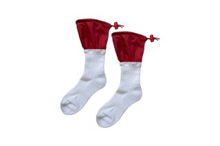 OUTDOOR SOCKS<br>WHITE×RED<img class='new_mark_img2' src='https://img.shop-pro.jp/img/new/icons5.gif' style='border:none;display:inline;margin:0px;padding:0px;width:auto;' />の商品画像