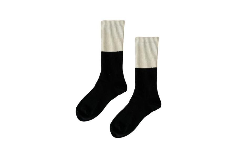COLOR BLOCK SPORTS SOCKS<br>WHITEBLACK<img class='new_mark_img2' src='https://img.shop-pro.jp/img/new/icons5.gif' style='border:none;display:inline;margin:0px;padding:0px;width:auto;' />