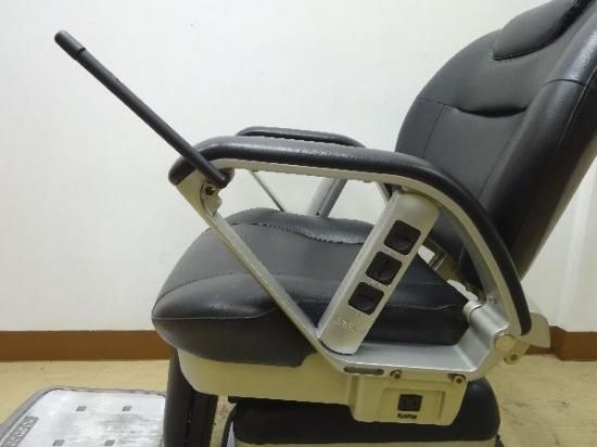 バーバーチェア】ブラームOSPレッグレスト・単動ステップ一体型(送風ファン機能付き):タカラベルモントの公式オンラインショップ