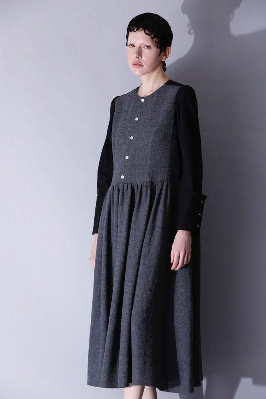 valentino garavani】スカートスーツ 紺 すごい valentino garavani】スカートスーツ 紺 すごい