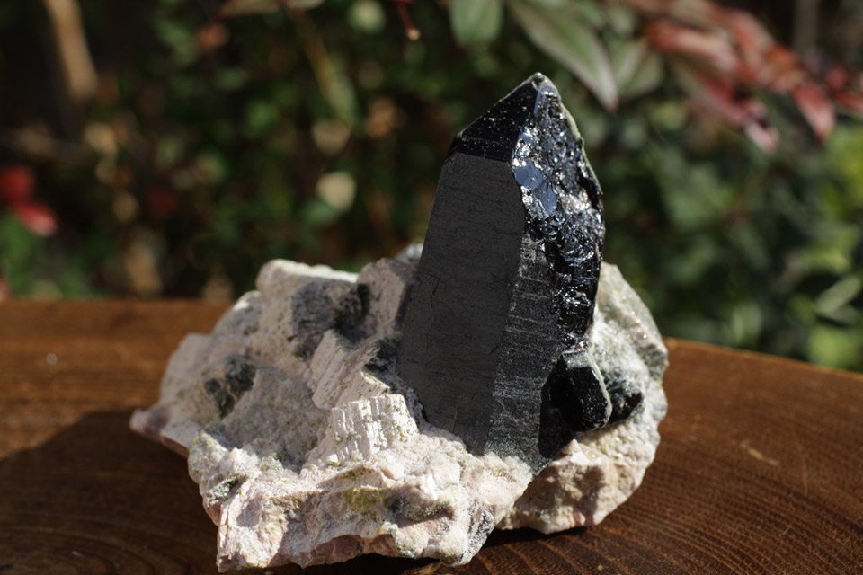 モリオン(黒水晶)* 母岩付きポイント♪