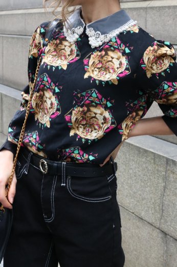 vintagebijou & lace collar back button tiger design blouse