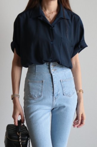 <img class='new_mark_img1' src='https://img.shop-pro.jp/img/new/icons20.gif' style='border:none;display:inline;margin:0px;padding:0px;width:auto;' />open collar satin blouse / navy
