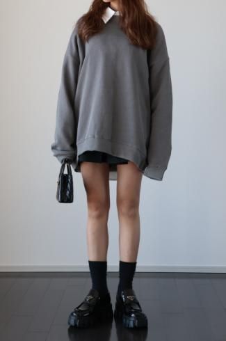 crew neck sweat tops / gray