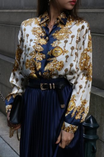【vintage】front lion button scarf motif pattern blouse