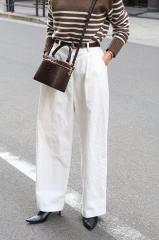 <img class='new_mark_img1' src='https://img.shop-pro.jp/img/new/icons20.gif' style='border:none;display:inline;margin:0px;padding:0px;width:auto;' />corduroy tuck wide pants / white