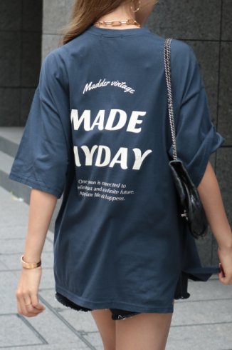 <img class='new_mark_img1' src='https://img.shop-pro.jp/img/new/icons57.gif' style='border:none;display:inline;margin:0px;padding:0px;width:auto;' />original ”MADE MY DAY” big silhouette tee / navy