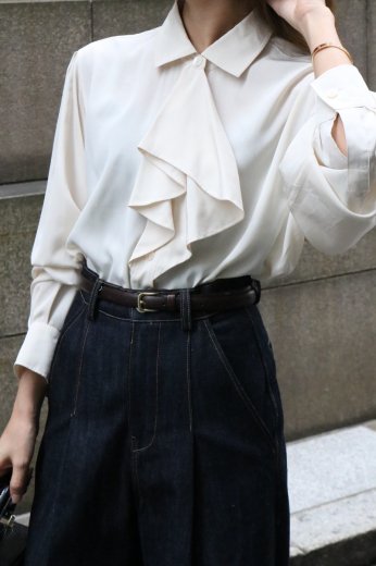 【vintage】cut away collar front scarf motif blouse