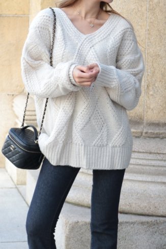 V neck cable over knit tops / ivory