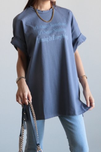 <img class='new_mark_img1' src='https://img.shop-pro.jp/img/new/icons57.gif' style='border:none;display:inline;margin:0px;padding:0px;width:auto;' />【original】round neck text printed big silhouette tee / ash purple