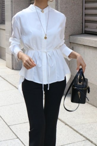 <img class='new_mark_img1' src='https://img.shop-pro.jp/img/new/icons57.gif' style='border:none;display:inline;margin:0px;padding:0px;width:auto;' />stand collar umbrella yoke blouse / white