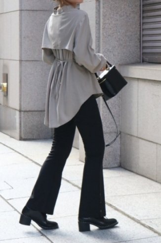 stand collar umbrella yoke blouse / khaki beige