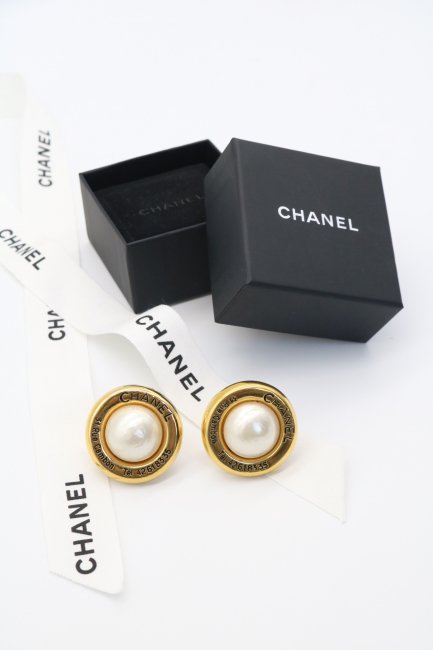 vintage】CHANEL / 1988y CAMBON pearl round earrings / 23 - Madder 