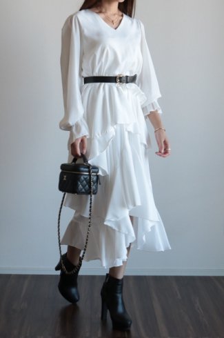 <img class='new_mark_img1' src='https://img.shop-pro.jp/img/new/icons20.gif' style='border:none;display:inline;margin:0px;padding:0px;width:auto;' />V neck tiered long dress / white