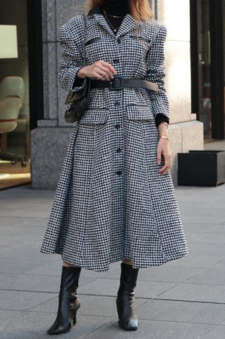 <img class='new_mark_img1' src='https://img.shop-pro.jp/img/new/icons14.gif' style='border:none;display:inline;margin:0px;padding:0px;width:auto;' />open collar hounds tooth pattern long coat dress / black