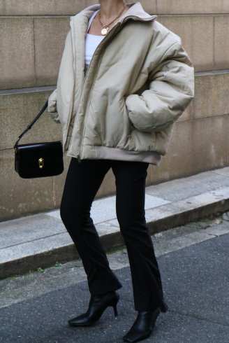 <img class='new_mark_img1' src='https://img.shop-pro.jp/img/new/icons57.gif' style='border:none;display:inline;margin:0px;padding:0px;width:auto;' />big silhouette high neck bomber jacket / beige
