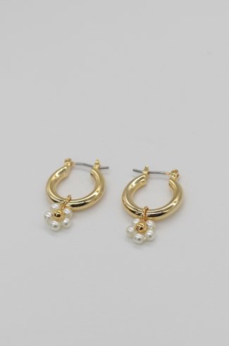 <img class='new_mark_img1' src='https://img.shop-pro.jp/img/new/icons14.gif' style='border:none;display:inline;margin:0px;padding:0px;width:auto;' />swing floral motif pearl charm hoop pierced earrings