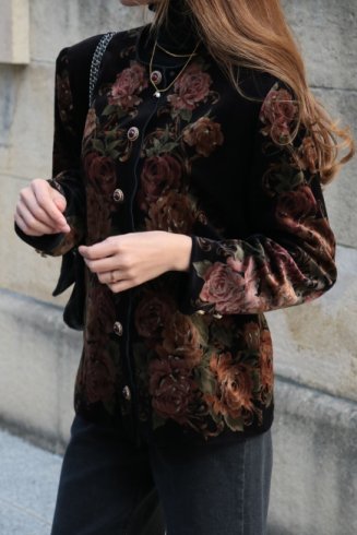 【vintage】90's round neck bijou button floral velour jacket
