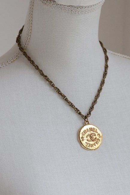 vintage】CHANEL / COCO mark round plate necklace - Madder vintage