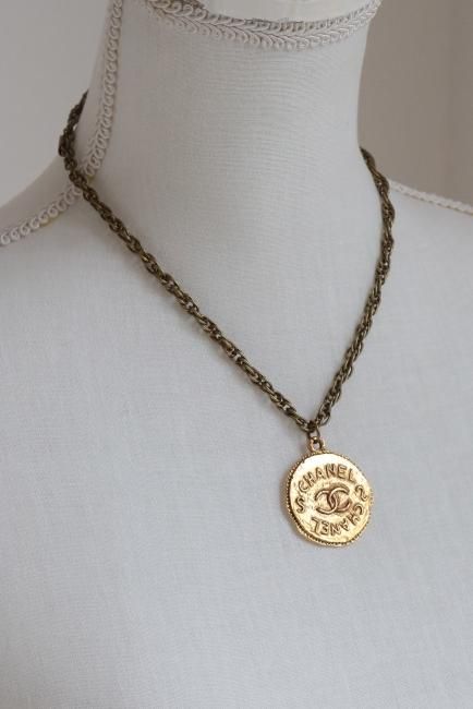 vintage】CHANEL / COCO mark round plate necklace - Madder vintage】CHANEL / COCO mark round plate necklace - Madder