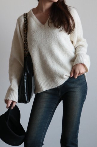 V neck raglan sleeves wool mix sweater / white