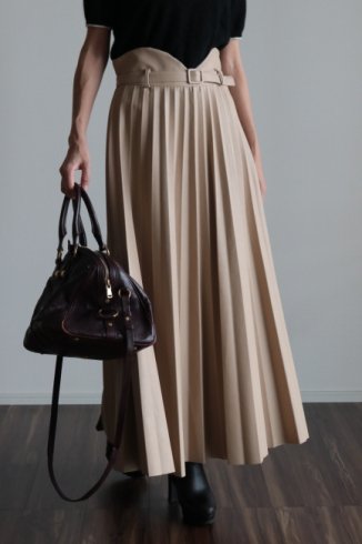 synthetic leather long pleats skirt (belt set) / beige