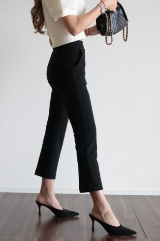 <img class='new_mark_img1' src='https://img.shop-pro.jp/img/new/icons14.gif' style='border:none;display:inline;margin:0px;padding:0px;width:auto;' />center press stretch cropped pants / black