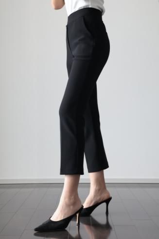 <img class='new_mark_img1' src='https://img.shop-pro.jp/img/new/icons56.gif' style='border:none;display:inline;margin:0px;padding:0px;width:auto;' />center press stretch cropped pants / black