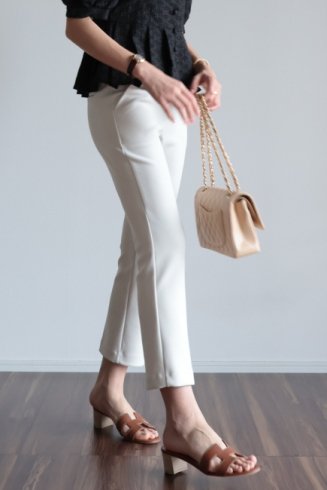 <img class='new_mark_img1' src='https://img.shop-pro.jp/img/new/icons56.gif' style='border:none;display:inline;margin:0px;padding:0px;width:auto;' />center press stretch cropped pants / off white
