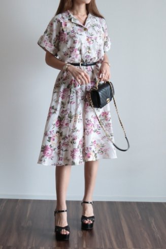 <img class='new_mark_img1' src='https://img.shop-pro.jp/img/new/icons14.gif' style='border:none;display:inline;margin:0px;padding:0px;width:auto;' />【vintage】90's open collar floral flare dress