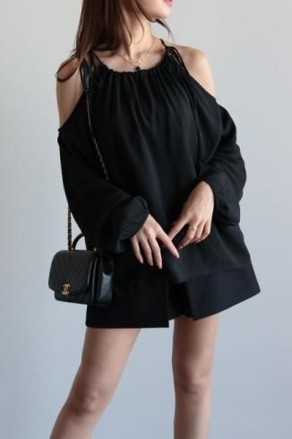 2way ribbon strap cut shoulder tops / black