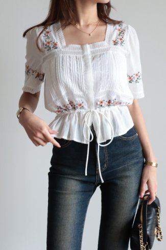 floral embroidery square neck blouse