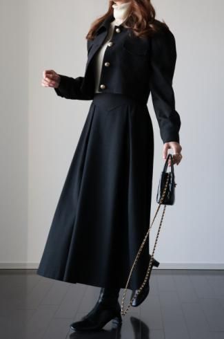 puff sleeve short jacket & tuck flare skirt set up / black