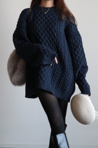 big silhouette cable knit sweater / navy