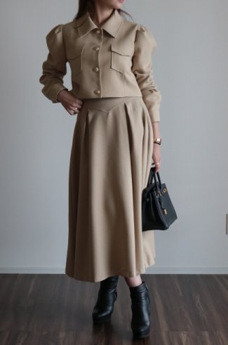 puff sleeve short jacket & tuck flare skirt set up / beige