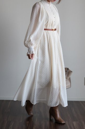 <img class='new_mark_img1' src='https://img.shop-pro.jp/img/new/icons14.gif' style='border:none;display:inline;margin:0px;padding:0px;width:auto;' />stand frill collar dots pleats chiffon dress / ivory