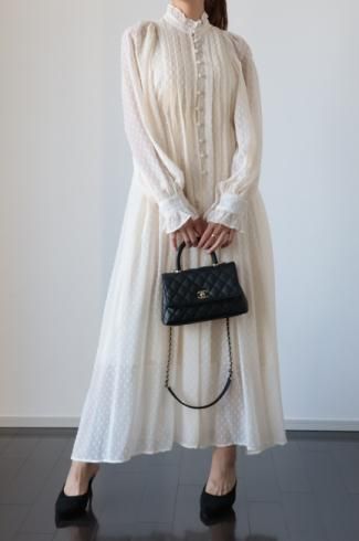 <img class='new_mark_img1' src='https://img.shop-pro.jp/img/new/icons56.gif' style='border:none;display:inline;margin:0px;padding:0px;width:auto;' />stand frill collar dots pleats chiffon dress / ivory