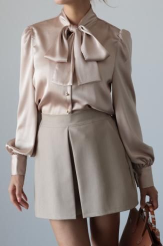 ribbon neck shiny crepe blouse / pinkbeige