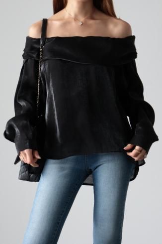 roll collar off shoulder sheer top / black